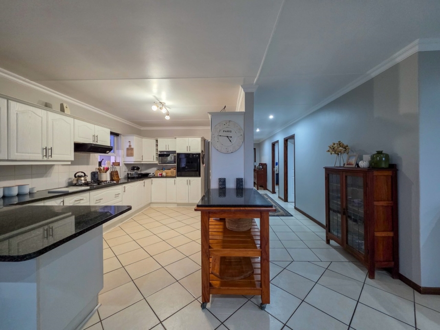 5 Bedroom Property for Sale in Wavecrest Eastern Cape